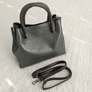 Elegant Forest Green Handbag With Chocolate Brown Details